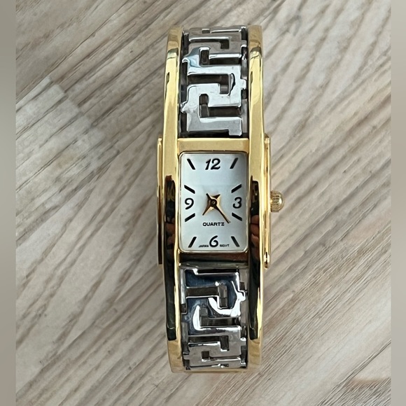 Avon Ladies Watch Vintage Rectangular Dial Two Tone Geometric Bangle Bracelet - Picture 3 of 9